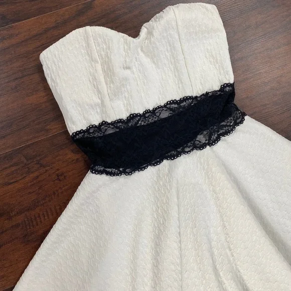 Heart Shaped Strapless Skater Dress - Picture 3 of 5